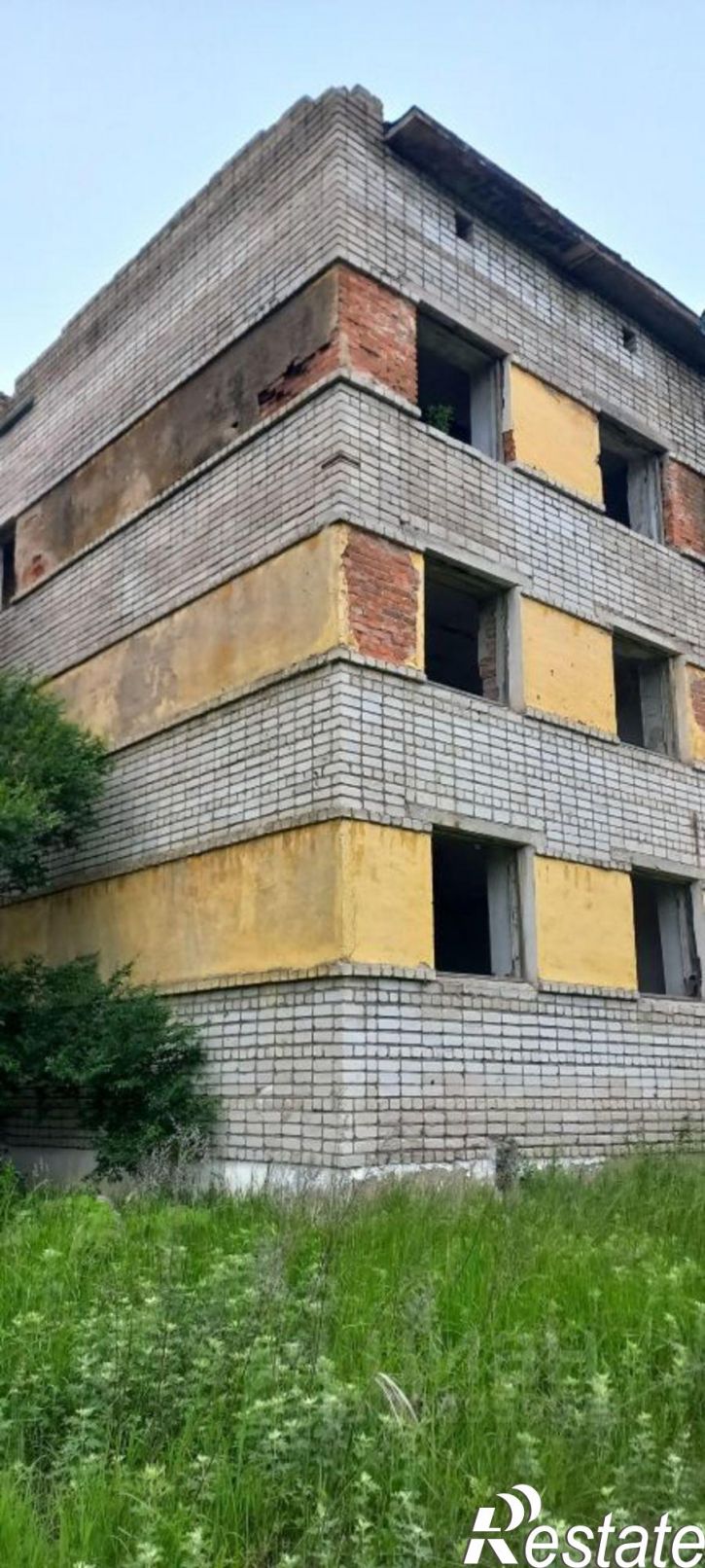 Отдельное здание улица Комарова, 24,  д. 24